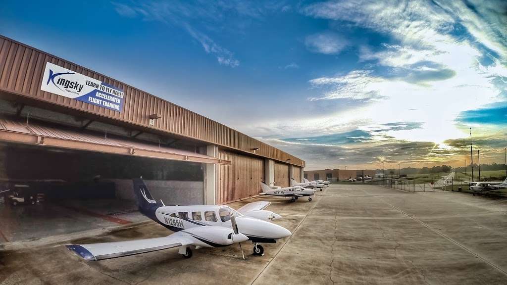 Kingsky Flight Academy | 3131 Flightline Dr #304, Lakeland, FL 33811, USA | Phone: (863) 248-2543