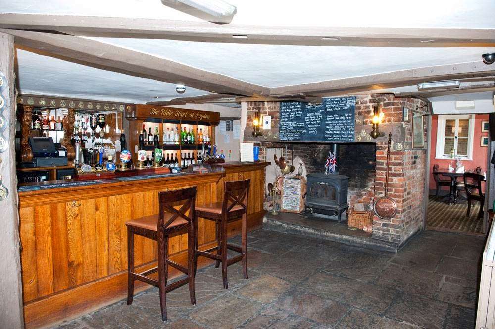 The White Hart | 43 High St, Roydon, Harlow CM19 5EA, UK | Phone: 01279 792118