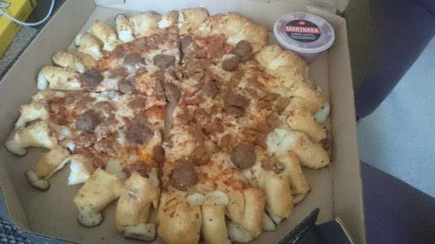 Pizza Hut | 3959 Wilshire Blvd Suite B11, Los Angeles, CA 90010, USA | Phone: (213) 380-5900