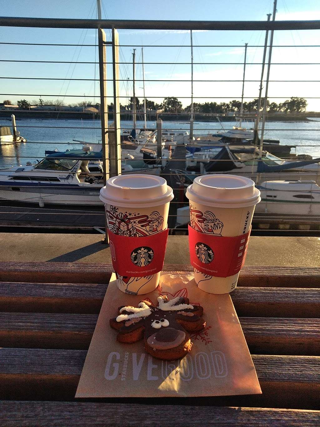 Starbucks | 1211 E Embarcadero, Oakland, CA 94606, USA | Phone: (510) 533-8287