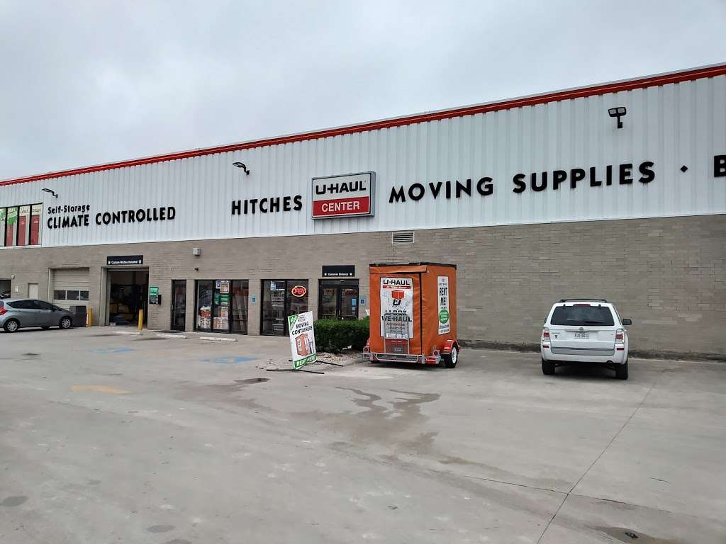 U-Haul Moving & Storage of Woodlake | 6745 FM78, San Antonio, TX 78244, USA | Phone: (210) 666-1065