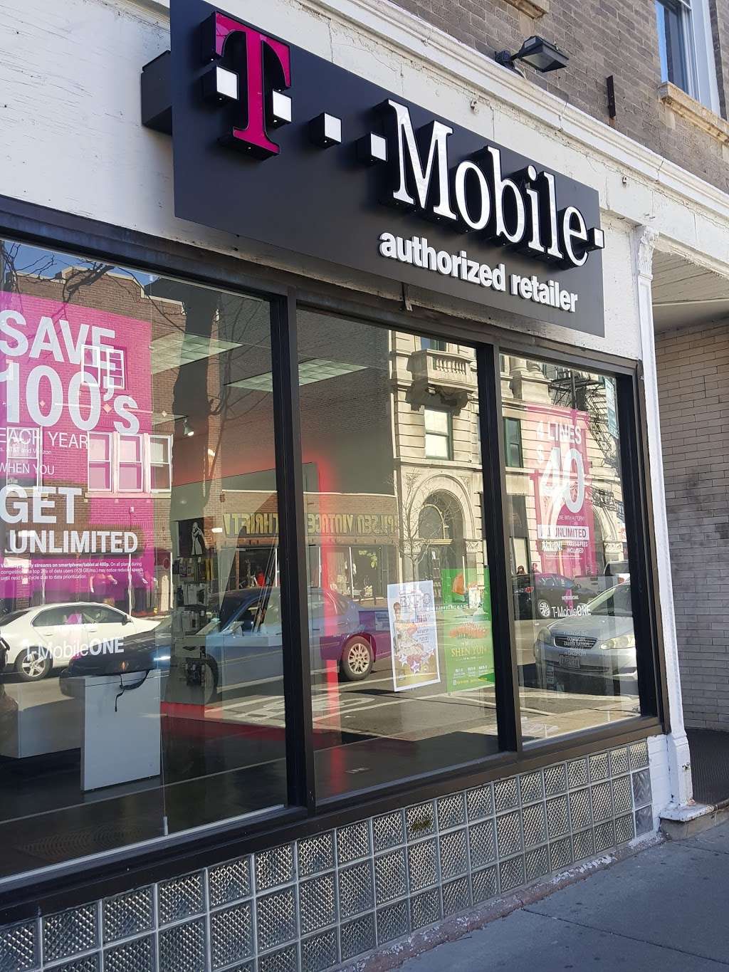 T-Mobile | 1429 W 18th St, Chicago, IL 60608, USA | Phone: (312) 226-9292