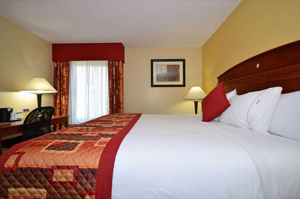 Best Western Plus Kansas City Airport-KCI East | 11130 N Ambassador Dr, Kansas City, MO 64153 | Phone: (816) 891-9111