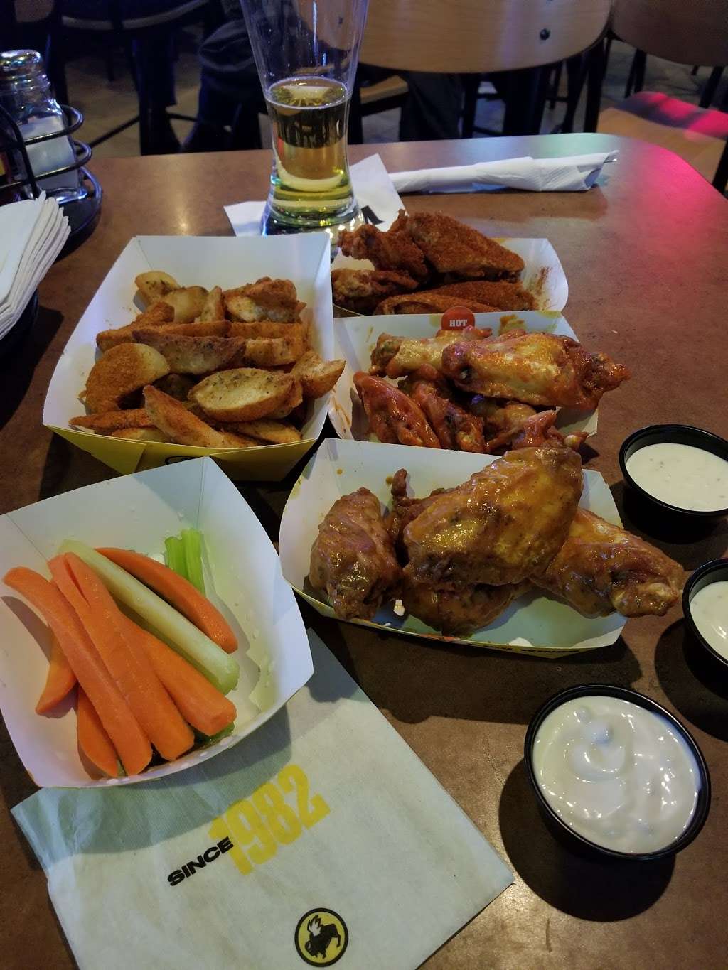 Buffalo Wild Wings | 11820 IL-59, Plainfield, IL 60585, USA | Phone: (815) 436-8130