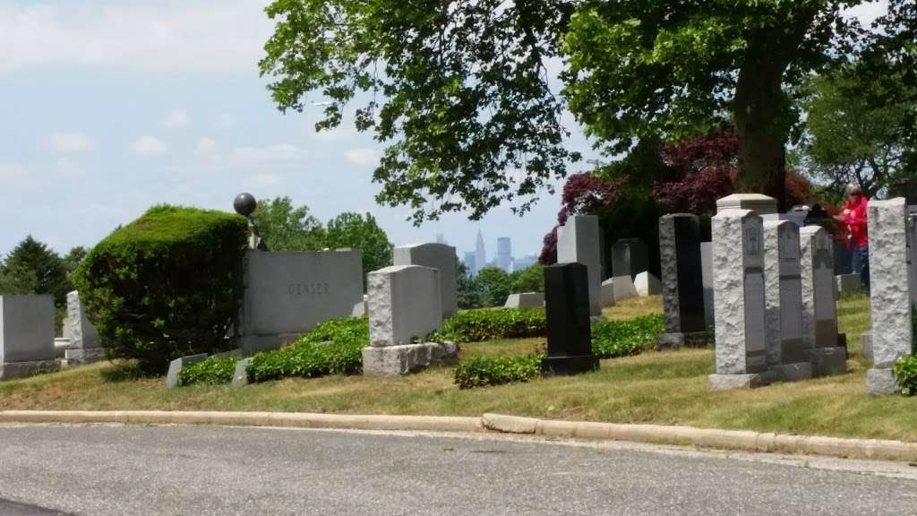 Mount Carmel Cemetery | 83-45 Cypress Hills St, Glendale, NY 11385, USA | Phone: (718) 366-5900