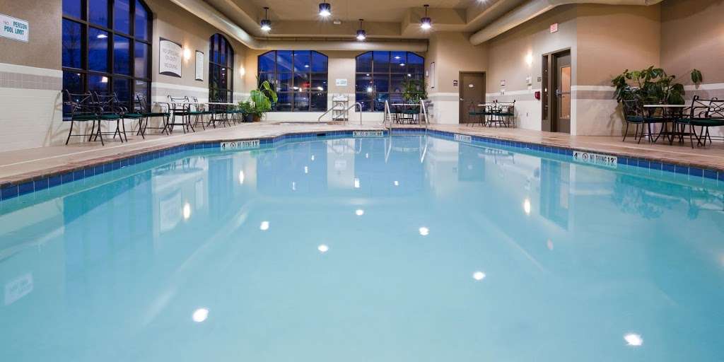 Staybridge Suites Milwaukee Airport South | 9575 S 27th St, Franklin, WI 53132, USA | Phone: (414) 761-3800