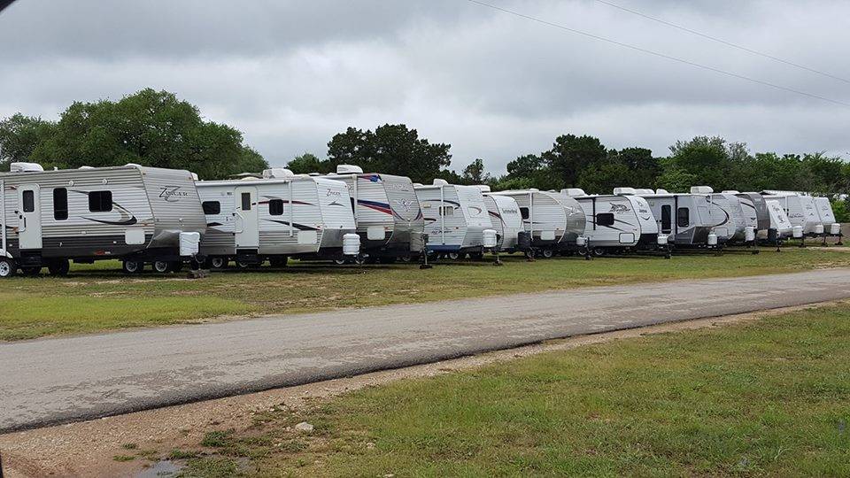 Curls RV Rental | 135 Arabian Stallion Run, Dale, TX 78616, USA | Phone: (512) 312-6153