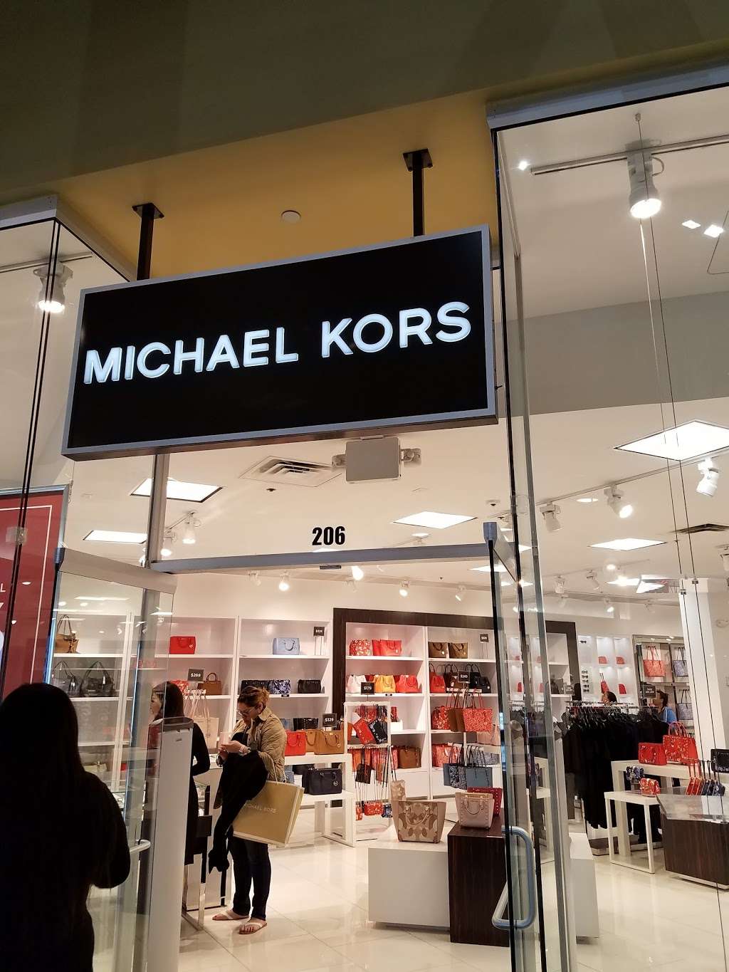 Telegraf Sada omfattende Michael Kors Outlet, 32100 Las Vegas Blvd South Suite 206, Primm, NV 89019,  USA