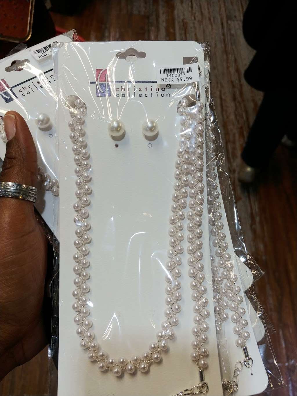 Accessory House | 6703 Harwin Dr, Houston, TX 77036, USA | Phone: (713) 914-9966