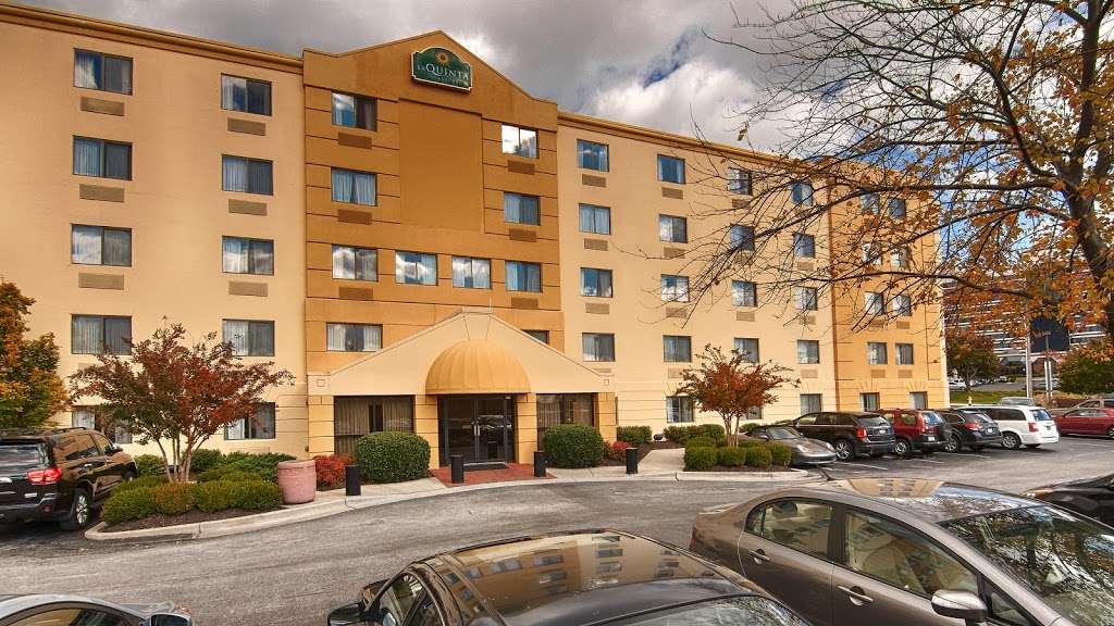 La Quinta Inn & Suites Baltimore BWI Airport | 1734 W Nursery Rd, Linthicum Heights, MD 21090, USA | Phone: (410) 859-2333