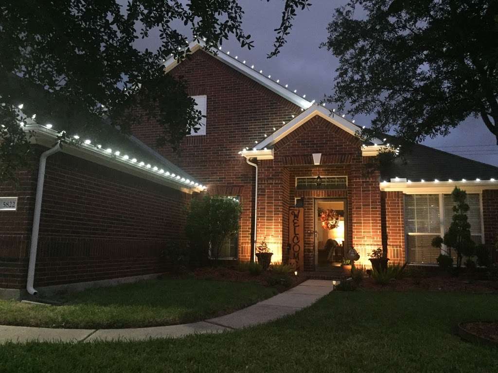 Dependable holiday lights and decor | 2614 Pilgrims Point Ct, Webster, TX 77598, USA | Phone: (832) 362-1884