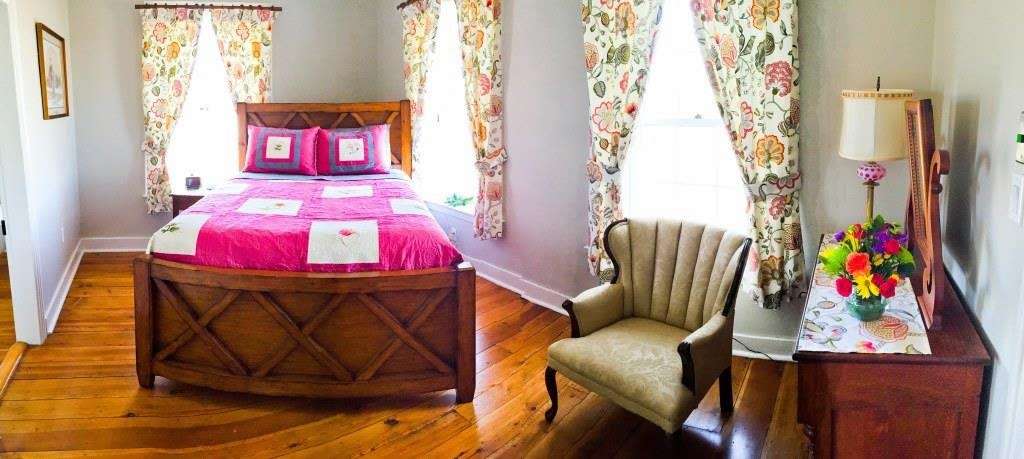 Elmwood Farm Bed and Breakfast | 16311 Kendle Rd, Williamsport, MD 21795, USA | Phone: (240) 707-0772