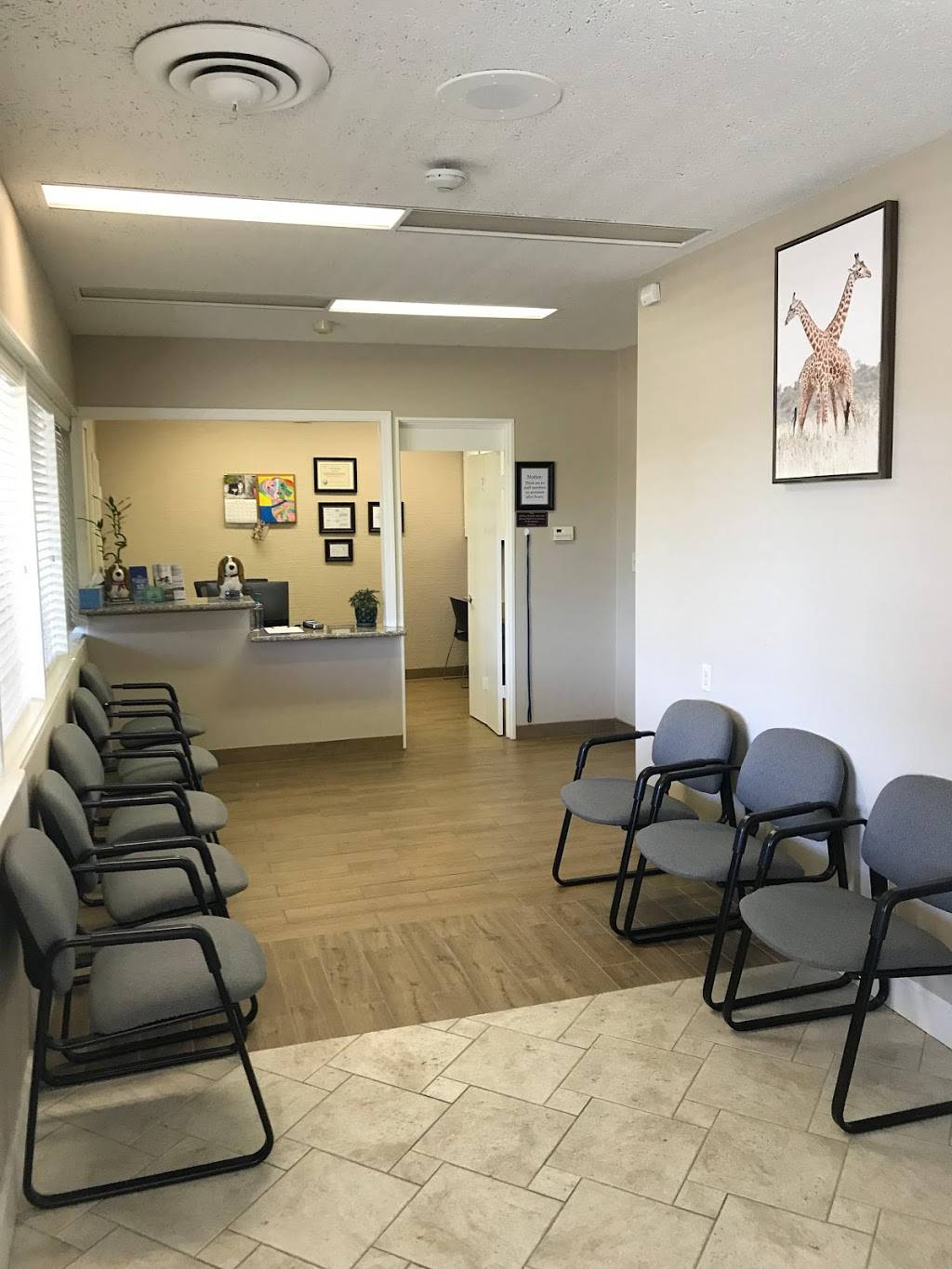 Maroa Track Pet Hospital | 2845 N Maroa Ave, Fresno, CA 93704, USA | Phone: (559) 492-3355