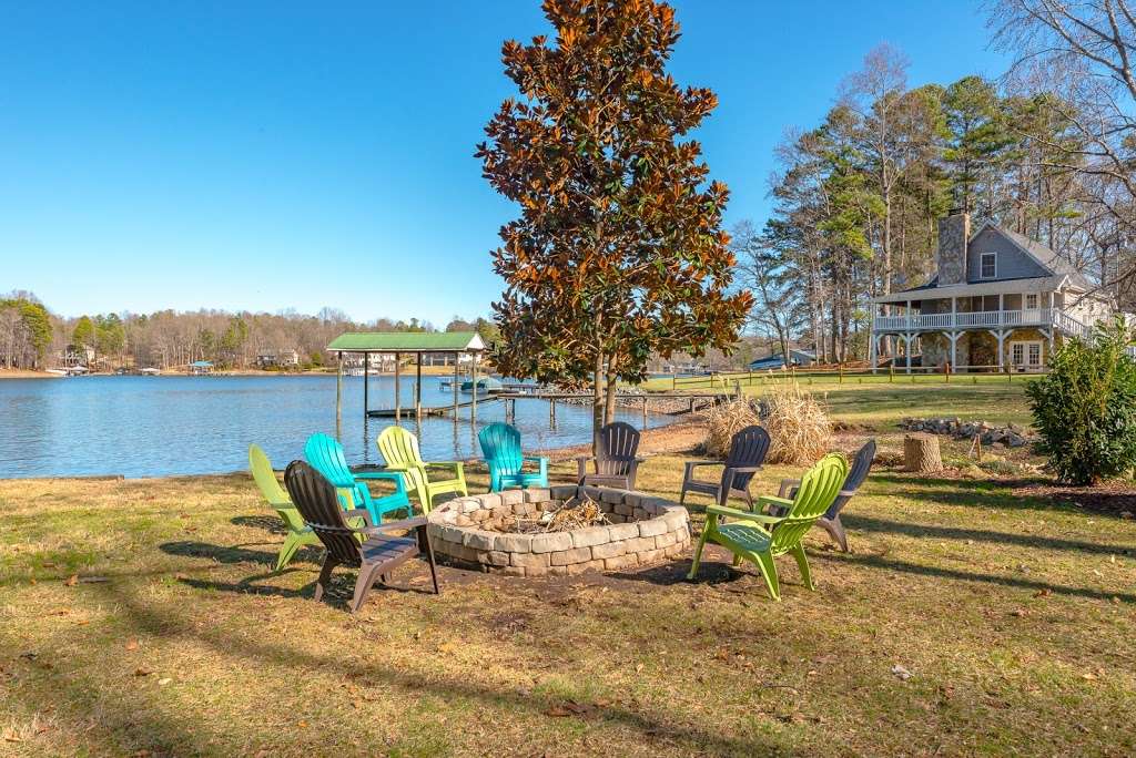 Lakecations - Lake Norman | 304 Normandy Rd, Mooresville, NC 28117, USA | Phone: (704) 251-7002