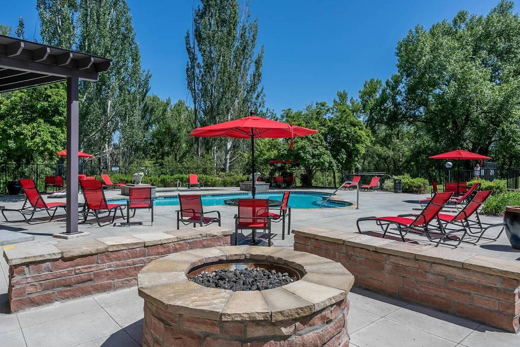 The Crossings at Bear Creek Apartments | 10117 W Dartmouth Pl, Lakewood, CO 80227, USA | Phone: (720) 689-0755