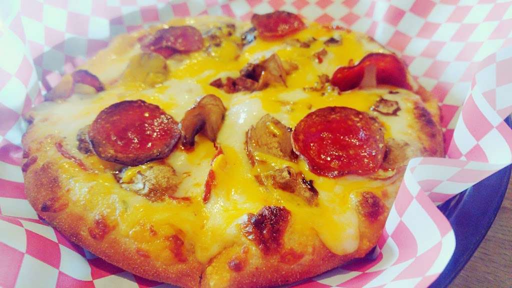 Tomato Pie Pizza Joint | 100 Union St, Paragon, IN 46166 | Phone: (765) 537-9000