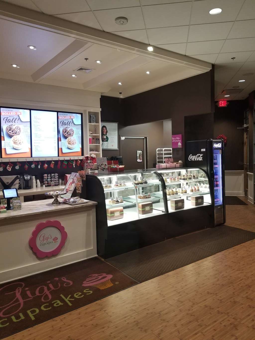 Gigis Cupcakes | 330 W Town Square Way, Oak Creek, WI 53154, USA | Phone: (414) 574-5350