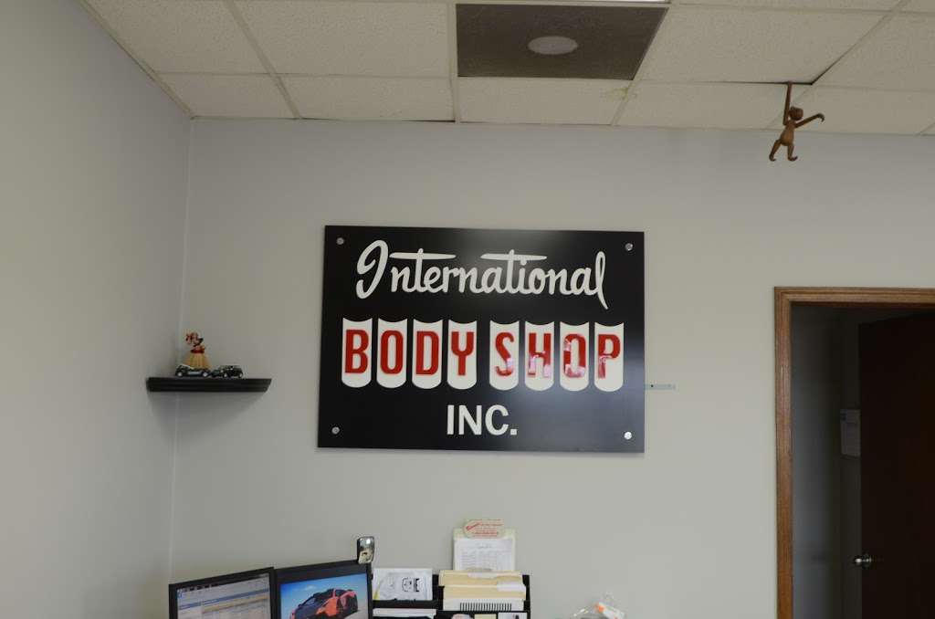 International Body Shop Inc | 652 W Lake St, Elmhurst, IL 60126 | Phone: (630) 834-4018
