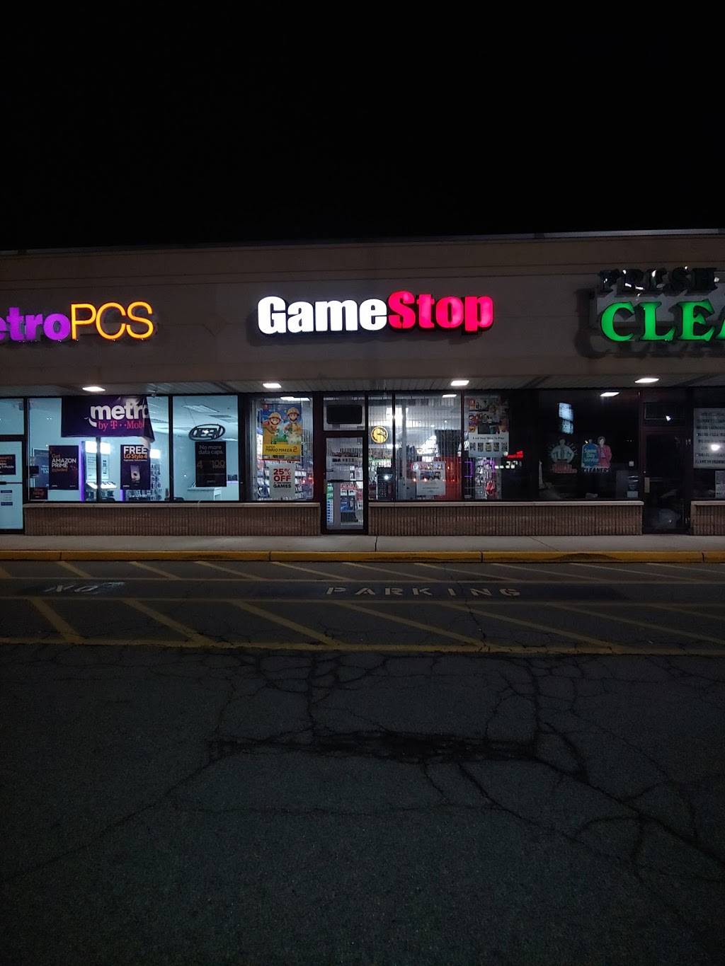 GameStop | 380 W Pleasantview Ave, Hackensack, NJ 07601, USA | Phone: (201) 498-9130