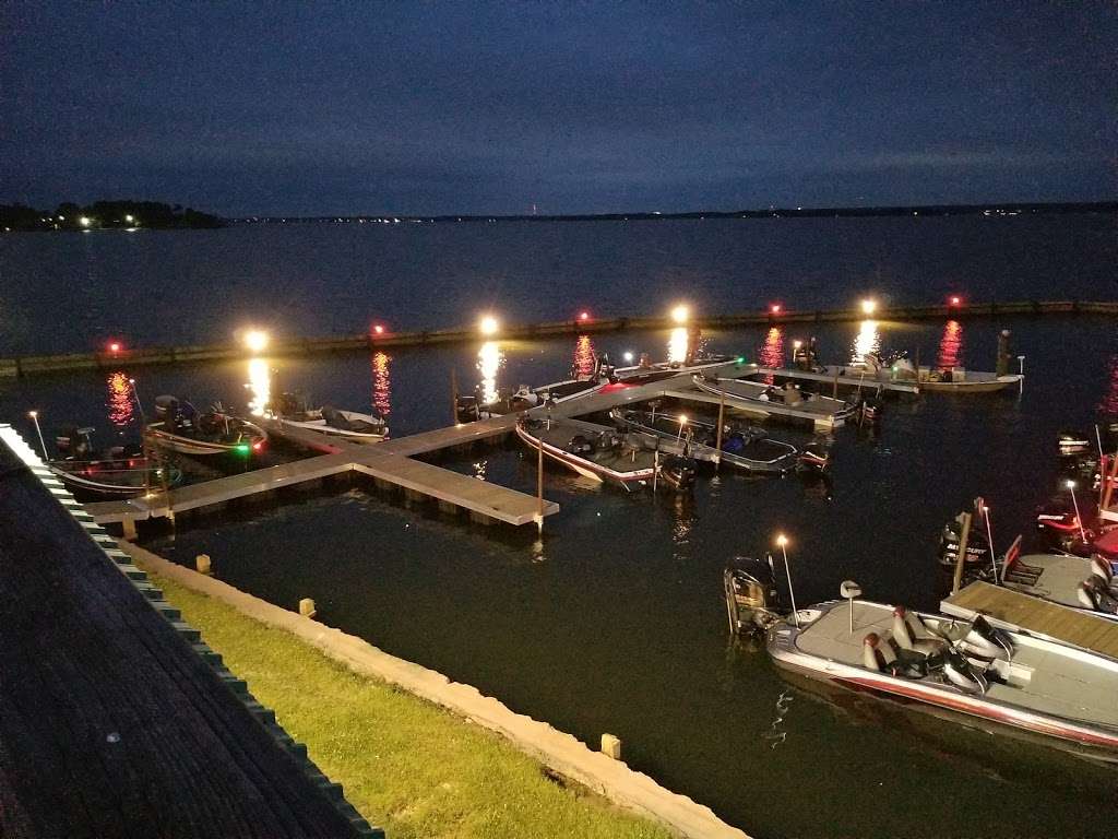 Lakeview Marina & Boat Rentals | 880 Beach Walk Blvd, Conroe, TX 77304, USA | Phone: (936) 588-3190