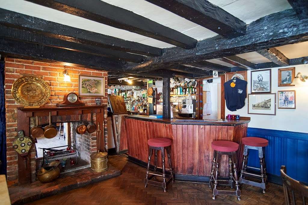 The Chequers Inn | The Street, Laddingford, Maidstone ME18 6BP, UK | Phone: 01622 871266