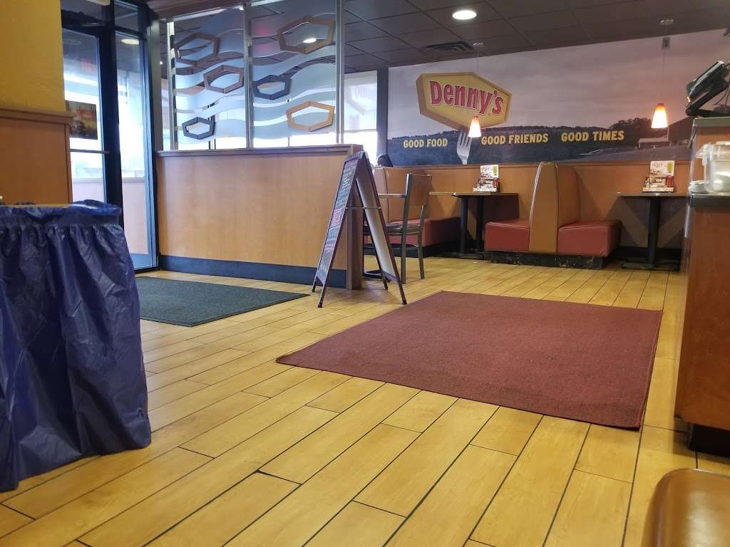 Dennys | 1071 Wayne Ave, Chambersburg, PA 17201, USA | Phone: (717) 263-9870