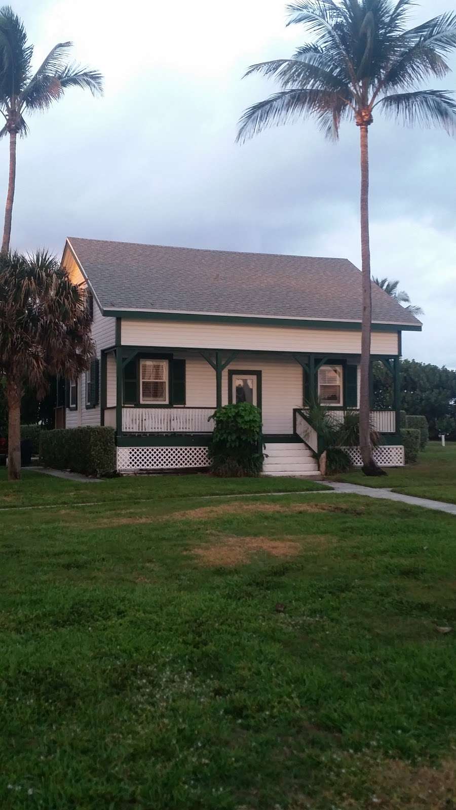 Hillsboro Recreational Cottages | 907 Hillsboro Mile, Hillsboro Beach, FL 33062 | Phone: (954) 781-1817