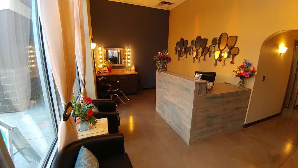 Deluxe Hair Salon Spa & Suites | 1212 W 136th St, Kansas City, MO 64145, USA | Phone: (913) 345-2535