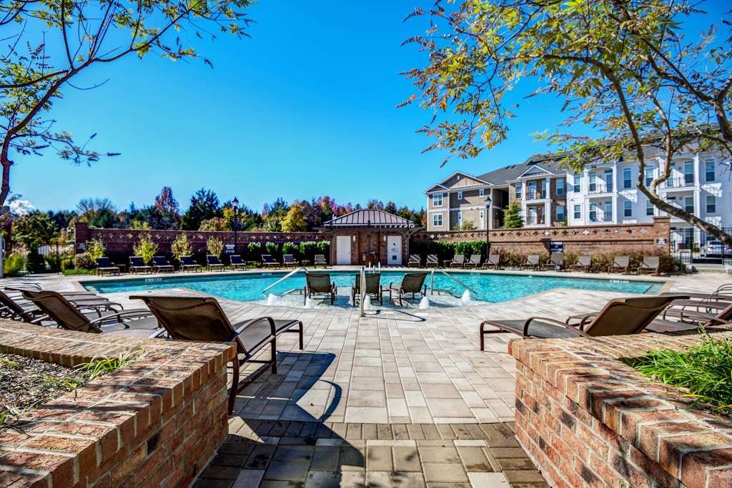 Whitehall Parc Apartment Homes | 8024 Whitehall Executive Center Dr, Charlotte, NC 28273, USA | Phone: (704) 504-3611