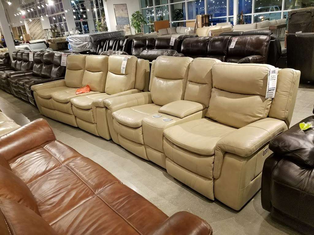 Rooms to Go Furniture Outlet | 18880 US-59, Humble, TX 77338 | Phone: (281) 706-8453