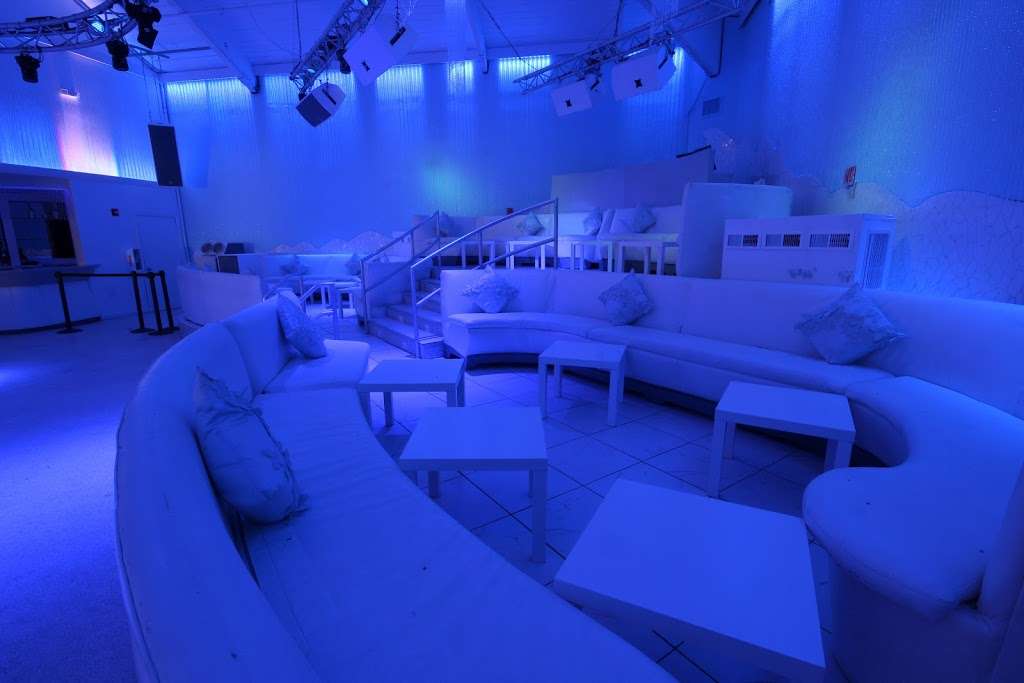 Pearl Champagne Lounge | 1 Ocean Dr 2nd floor, Miami Beach, FL 33139, USA | Phone: (305) 510-6524