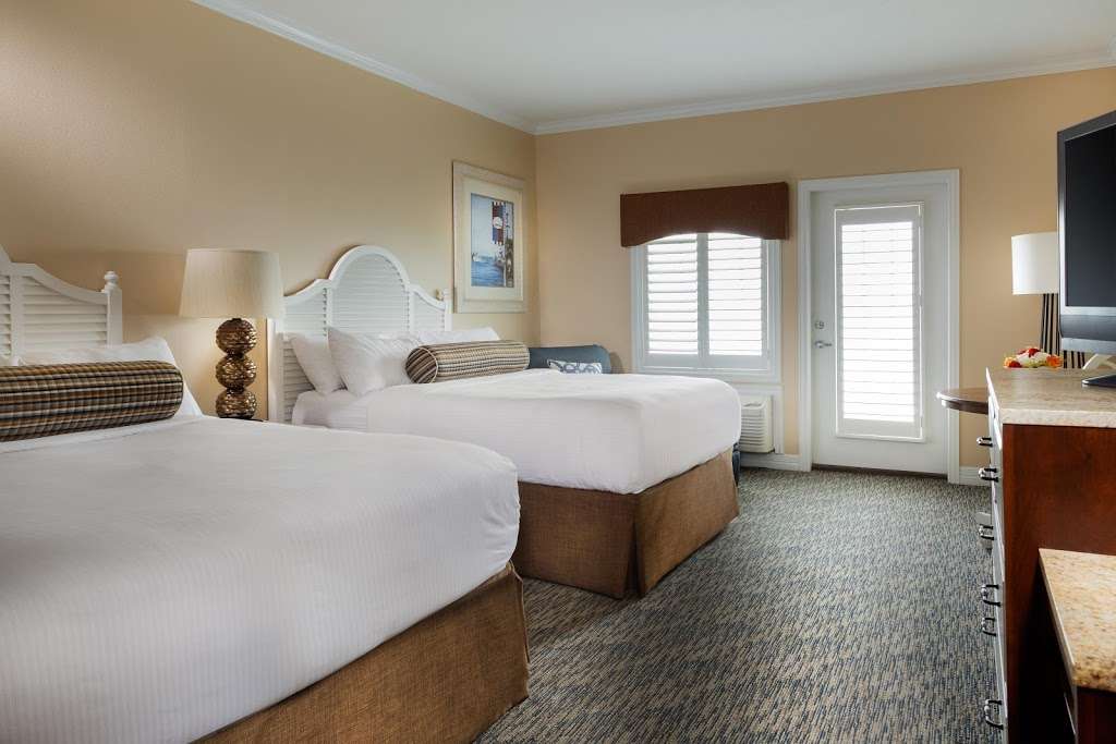 Boardwalk Inn | Waterfront #8, Kemah, TX 77565, USA | Phone: (281) 334-9880