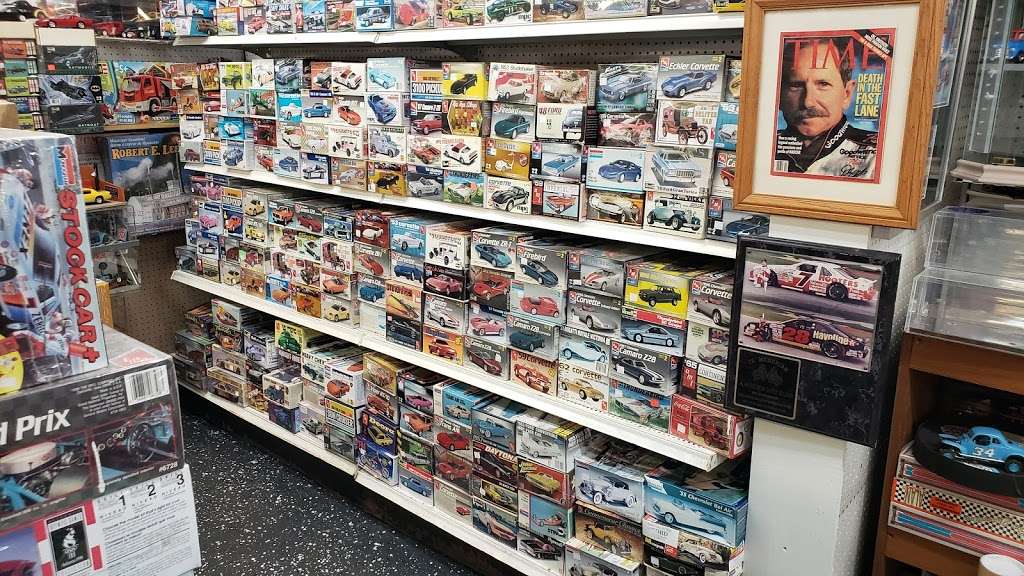 Daytona Racing Souvenirs | Daytona Flea Market, 1425, Tomoka Farms Rd, Daytona Beach, FL 32124, USA | Phone: (386) 248-1606