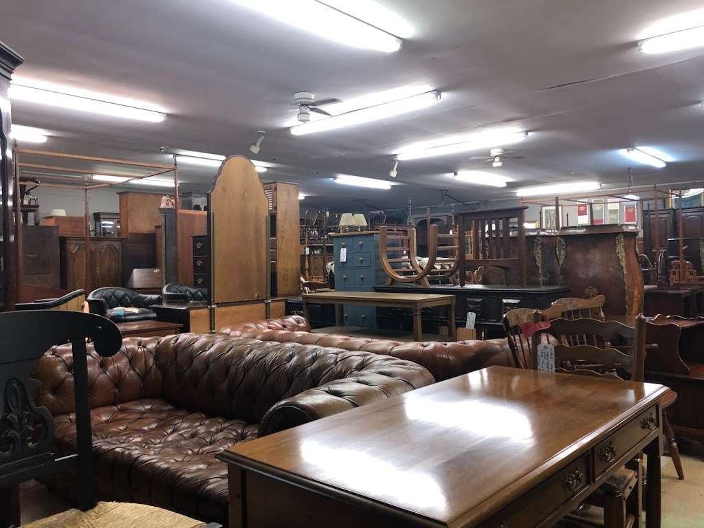 Wrights Antiques & Fine Furniture | 3618 Limestone Rd, Parkesburg, PA 19365, USA | Phone: (610) 857-4700