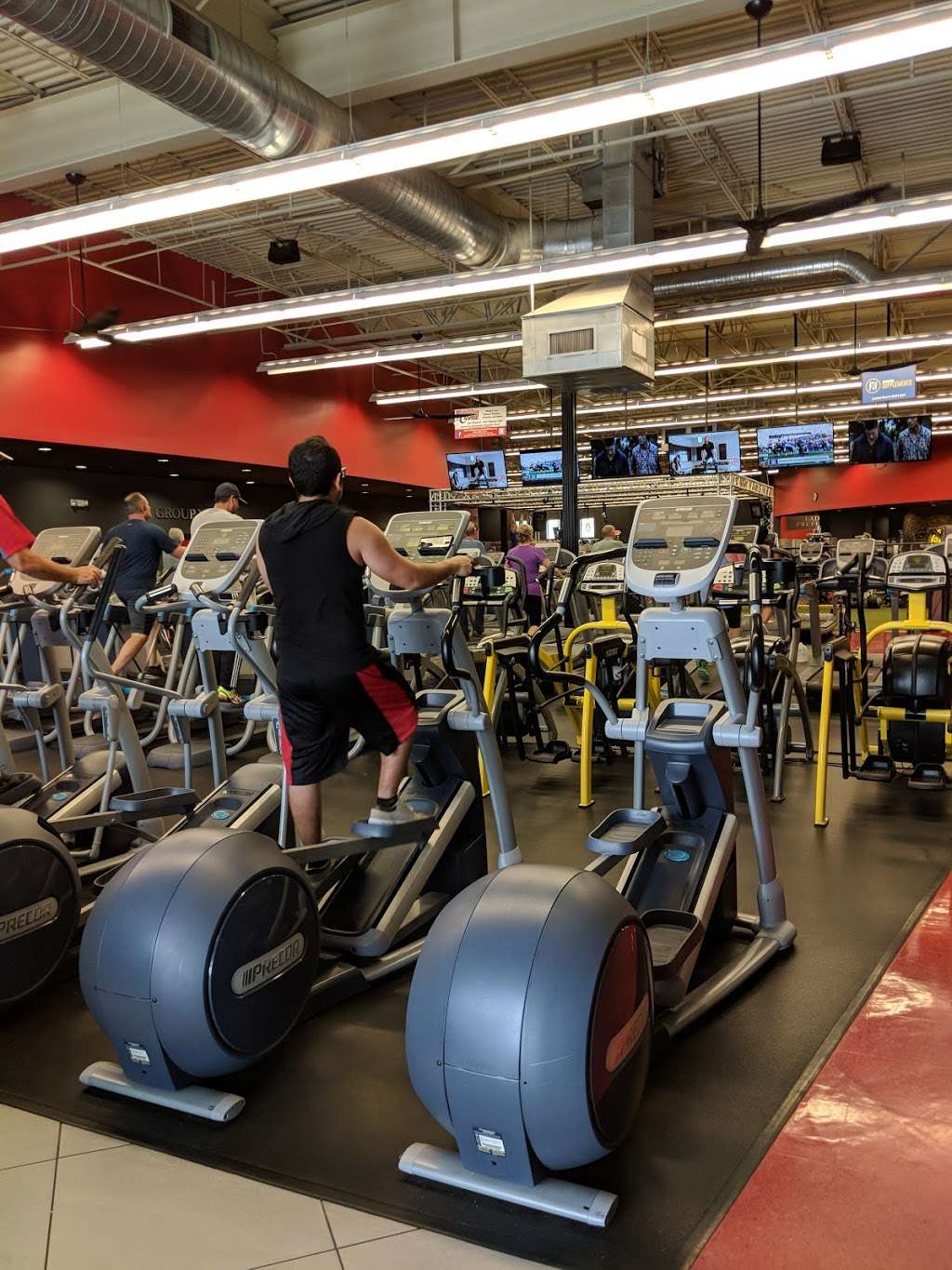 Golds Gym Conroe | 1306 W Davis St ste b, Conroe, TX 77304, USA | Phone: (936) 756-6000