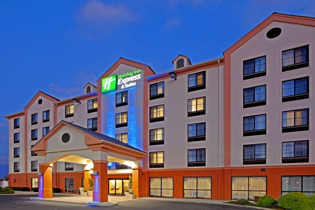 Holiday Inn Express & Suites Meadowlands Area | 100 Paterson Plank Rd, Carlstadt, NJ 07072, USA | Phone: (201) 460-9292