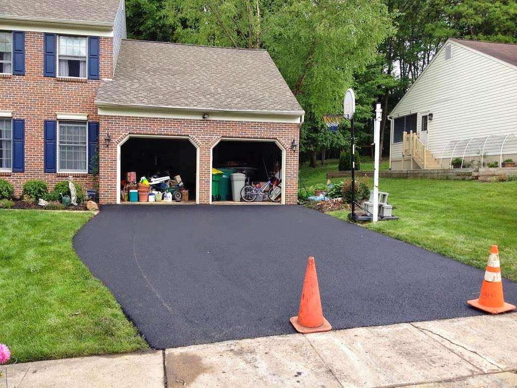 Oakes Paving LLC | 5760 Village Ln, Doylestown, PA 18902, USA | Phone: (215) 297-8311