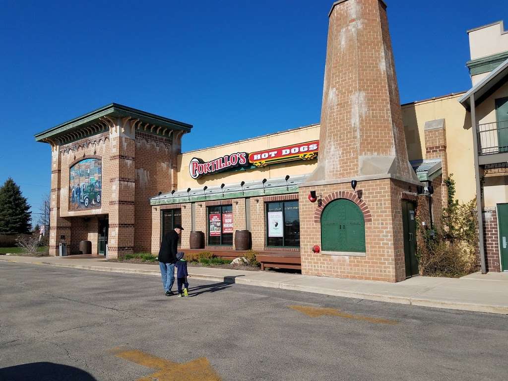 Portillos Hot Dogs | 3895 E Main St, St. Charles, IL 60174, USA | Phone: (630) 762-8484