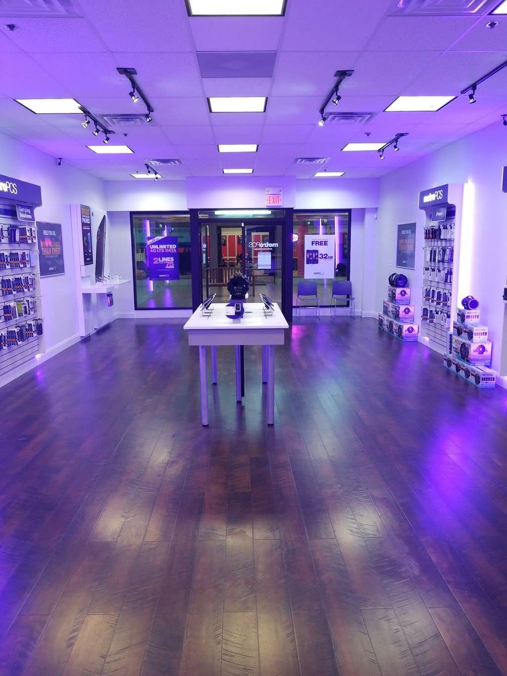 Metro by T-Mobile | 3300 Lehigh St, Allentown, PA 18103, USA | Phone: (610) 400-1015