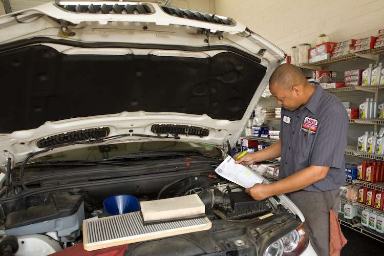 Express Oil Change and Tire Engineers | 710 S Alafaya Trail, Orlando, FL 32828 | Phone: (407) 502-4984