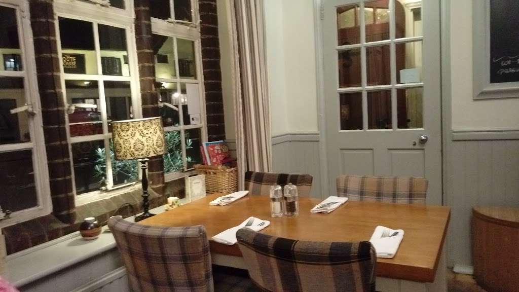 The Swan Inn Felsted | Station Rd, Great Dunmow, Felsted, Dunmow CM6 3DG, UK | Phone: 01371 820245