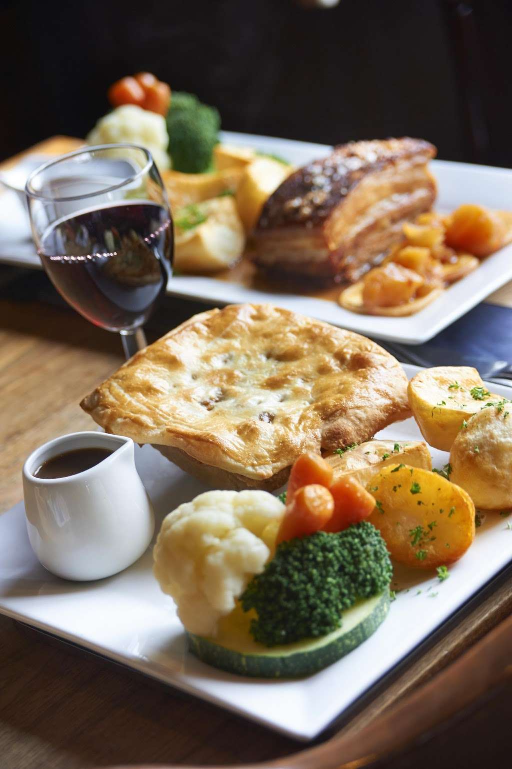 Camden Arms Hotel | 1 High St, Pembury, Tunbridge Wells TN2 4PH, UK | Phone: 01892 822012