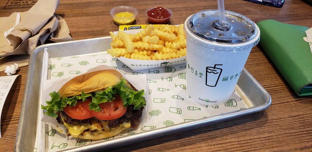 Shake Shack | 10300 Little Patuxent Pkwy #3040, Columbia, MD 21044 | Phone: (443) 741-8308