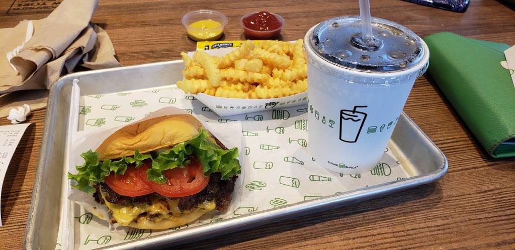 Shake Shack | 10300 Little Patuxent Pkwy #3040, Columbia, MD 21044, USA | Phone: (443) 741-8308