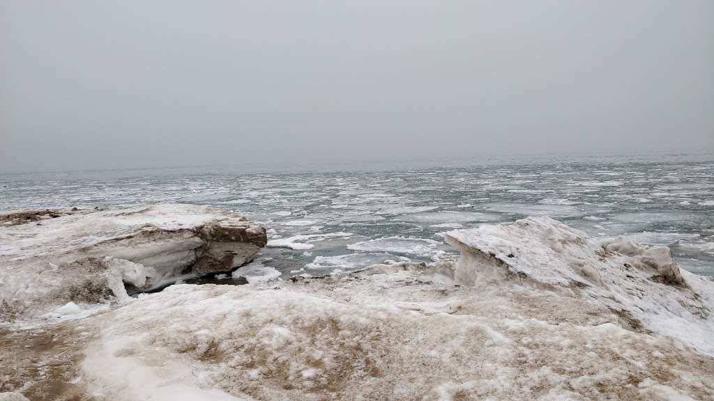 Bradford Beach | 2400 N Lincoln Memorial Dr, Milwaukee, WI 53211, USA | Phone: (414) 257-7275