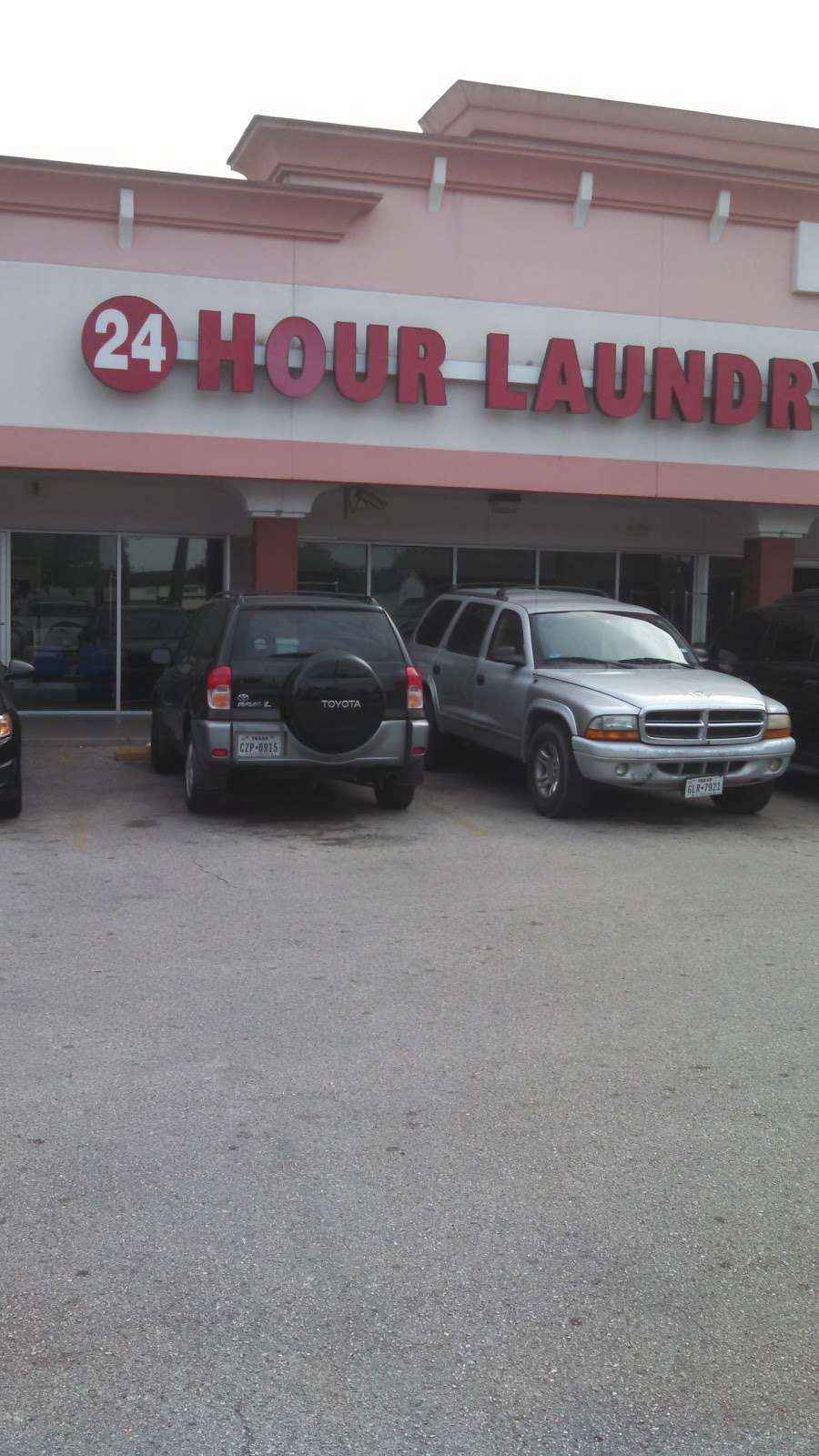 24 Hour Laundry | 7133 Chimney Rock Rd, Houston, TX 77081 | Phone: (713) 660-9577