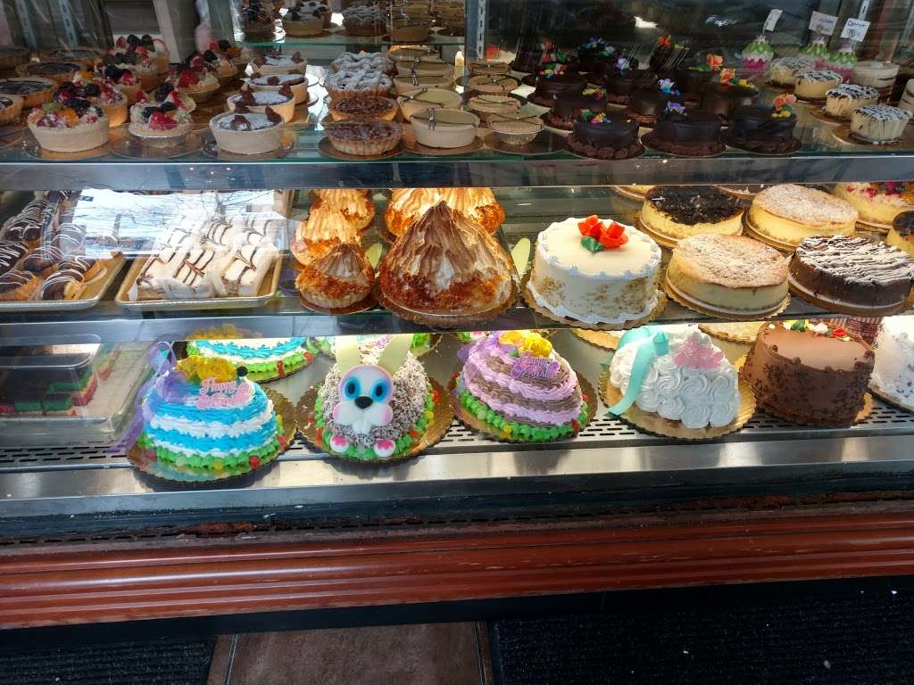 Rolling Pin Bakery | 184 W Main St, Bay Shore, NY 11706, USA | Phone: (631) 647-5112