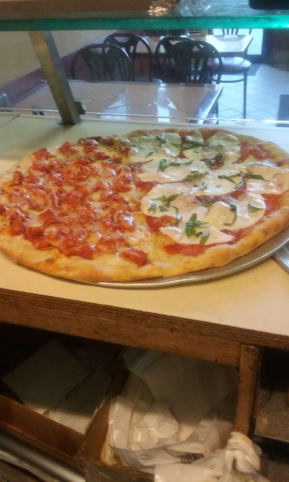 Country Bay Pizza | 3233 Ampere Ave, Bronx, NY 10465, USA | Phone: (929) 777-9555