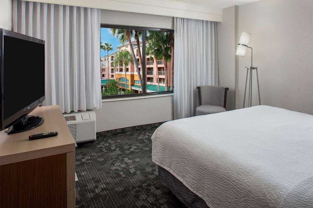 Courtyard by Marriott Orlando Lake Buena Vista in the Marriott V | 8623 Vineland Ave, Orlando, FL 32821 | Phone: (407) 938-9001