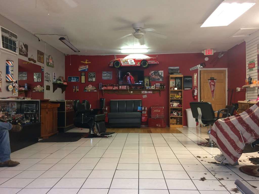 Dixie Clippers Barber and Style | 104 Commonwealth Ave N, Polk City, FL 33868, USA | Phone: (863) 874-4828